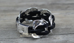 Open image in slideshow, Leather Bracelet with Polished Silver Links

